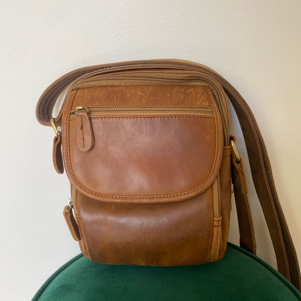 DISTRESSED UNISEX LEATHER CROSSBODY BAG BY ROMA LEATHERS - Picture 2 of 8